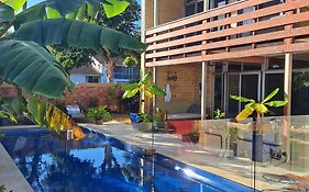 Brisbane 1960S Pool House - Hosted Bed And Breakfast